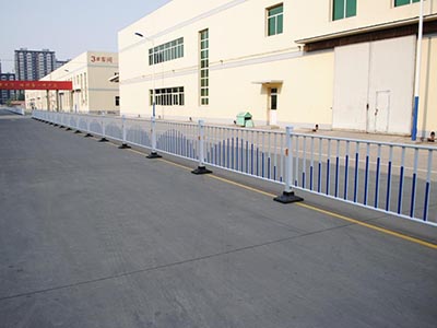 公路锌钢护栏