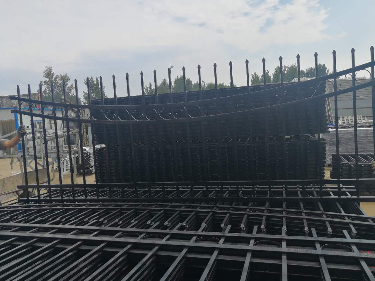 铁艺围墙护栏工程案例