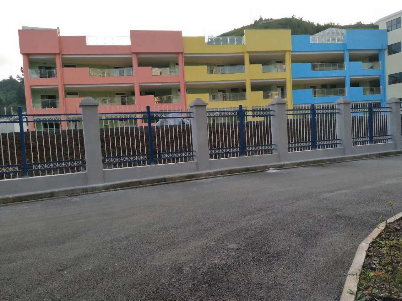 六盘水的围墙护栏工程案例